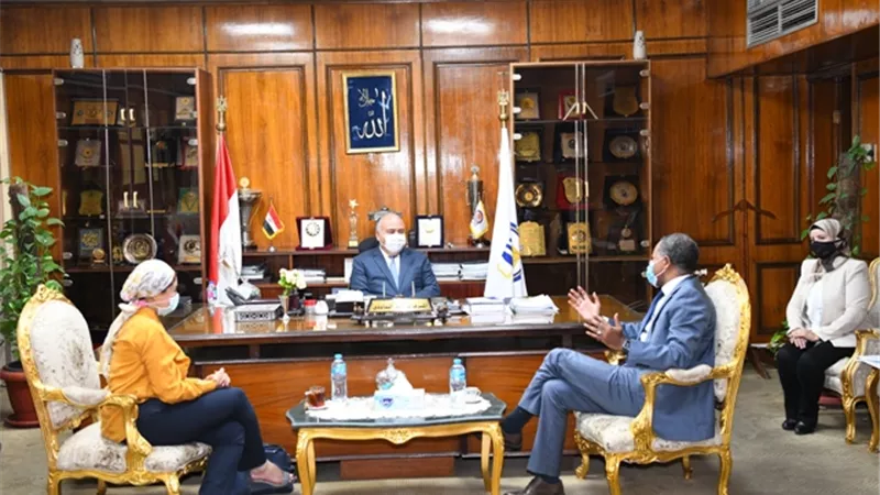 محافظ قنا يستقبل ممثل برنامج الأغذية العالمي للأمم المتحدة