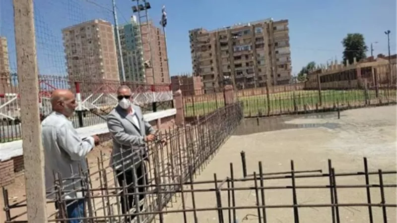 وكيل الشباب والرياضة بالقليوبية يتابع انشاء حمام سباحة 