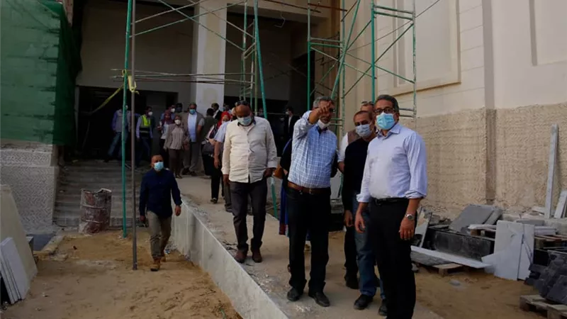 العناني يتفقد أعمال ترميم وتطوير المتحف اليوناني الروماني بالأسكندرية