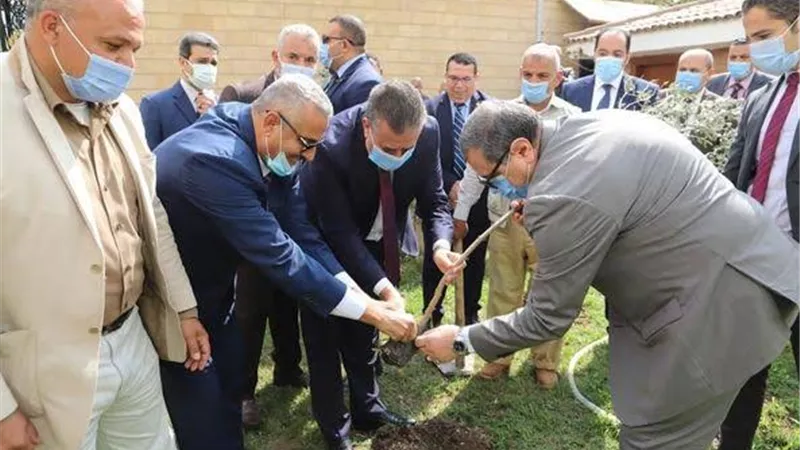 غرس شجرة زيتون بساحة الجامعة الروسية بمدينة بدر