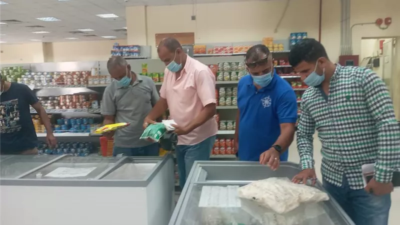 ستمرار الحملات التفتيشية على الأسواق و منافذ بيع السلع الغذائية بالقصير