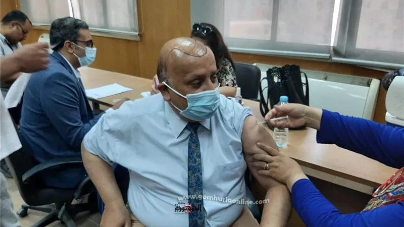 بدء حملة تطعيم لقاح فيروس كورونا لأعضاء هيئة التدريس والعاملين بجامعة الفيوم
