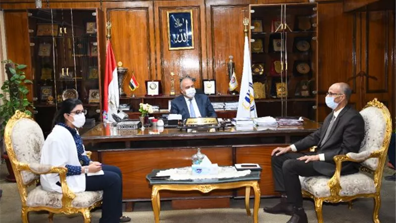 182 مليون جنيه لرصف الطرق بمدن محافظة قنا.. بالصور