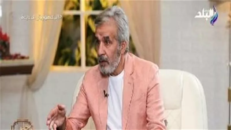 بالفيديو.. الفنان مفيد عاشور يكشف عن بداياته مع عالم التمثيل