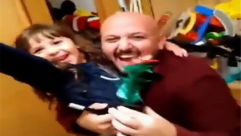 محمد السعدنى ساحر فى عيد ميلاد ابنته