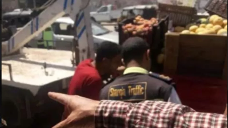موقف شهم لرجال المرور بالزقازيق يبهر الاهالى الذين يطالبوا مدير الأمن بتكريمهم