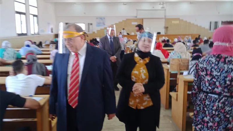 نائب رئيس جامعة السادات يتابع لجان امتحانات نهاية العام بكلية الحقوق