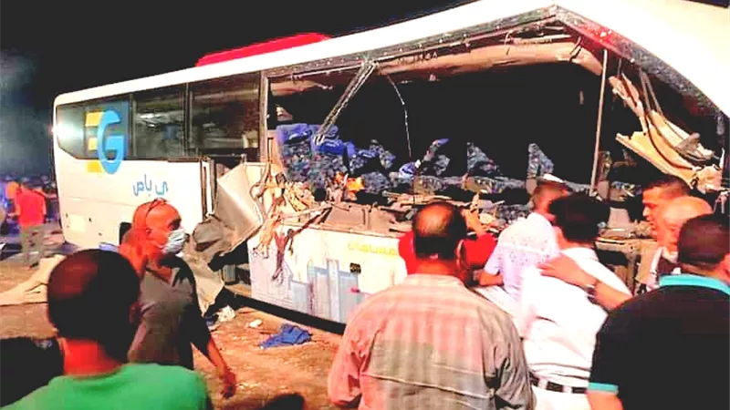 محافظ الوادي الجديد ينعى أسر ضحايا حادث أتوبيس الداخلة