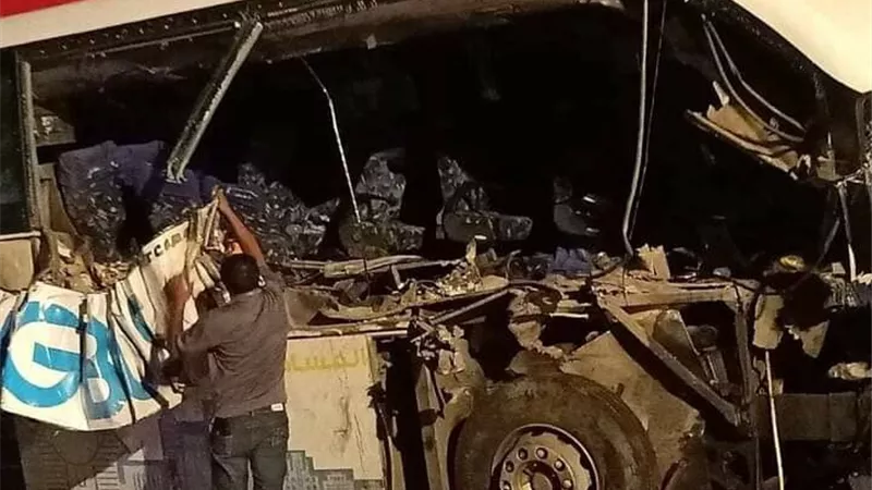 ننشر أسماء ضحايا حادث تصادم أتوبيس وسيارة نقل بالوادي الجديد