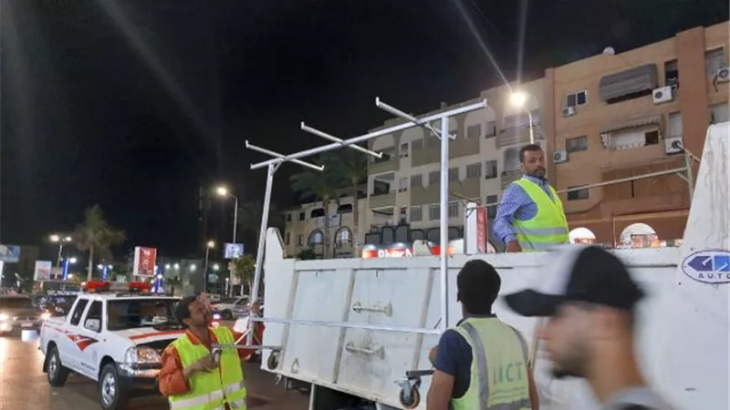 جهاز دمياط الجديد يشن حملة ليلية على الإشغالات والمحلات المخالفة فى المدينة.. بالصور