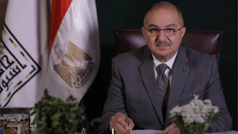 أستاذ بجامعة أسيوط يحصد جائزة الدولة التشجيعية لعام2020/2021 فى العلوم الاجتماعية