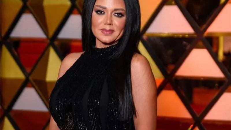 رنيا يوسف :الحياة كركوب الدراجة ..صور