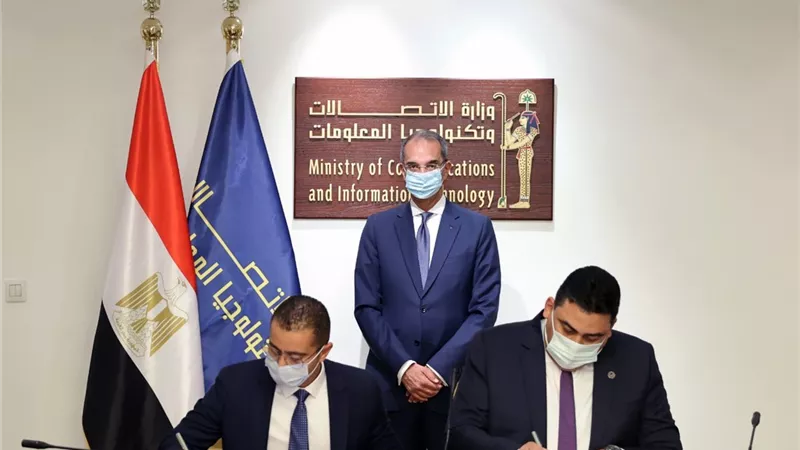 وزير الاتصالات يشهد اتفاقية لتعديل سياسة توزيعات الارباح بين المصرية للاتصالات وفودافون العالمية
