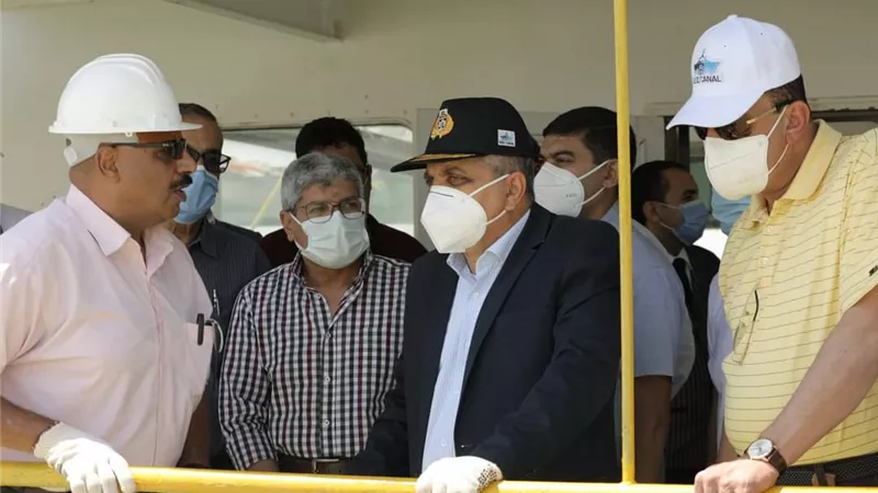 أسامة ربيع: 557 ألف متر مكعب كميات التكريك بمشروع ازدواج القناة بالبحيرات المرة الصغرى