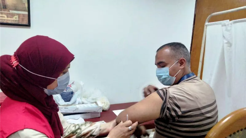 صحة المنيا تنظم حملات لتطعيم المشاركين فى الامتحانات بالمدارس والجامعة ضد كورونا