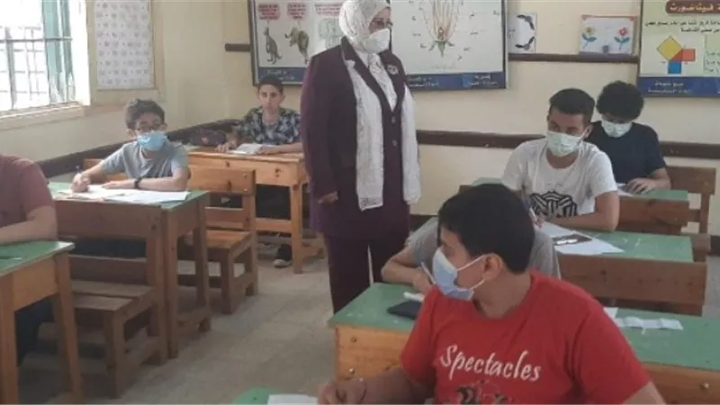 استبعاد ملاحظين واستدعاء رئيس لجنة للتحقيق ولا شكاوى من العلوم في إعدادية كفرالشيخ