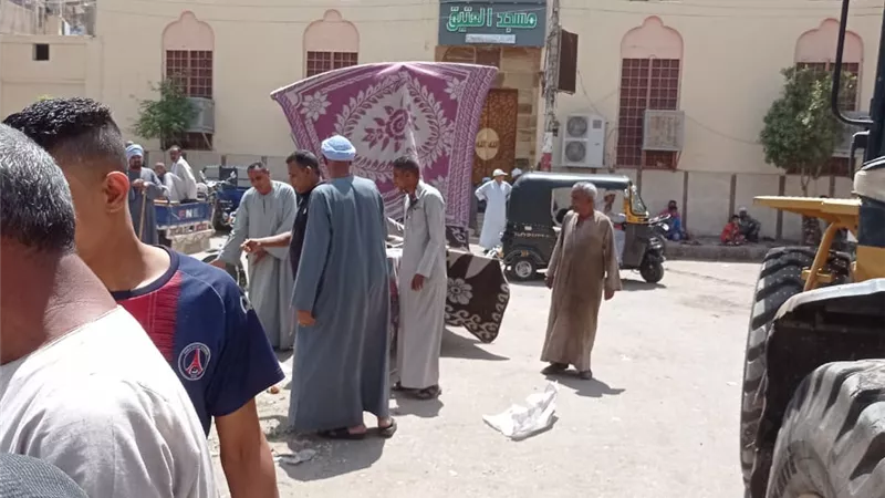 حملة لرفع الإشغالات بشوارع ارمنت جنوب غرب الأقصر