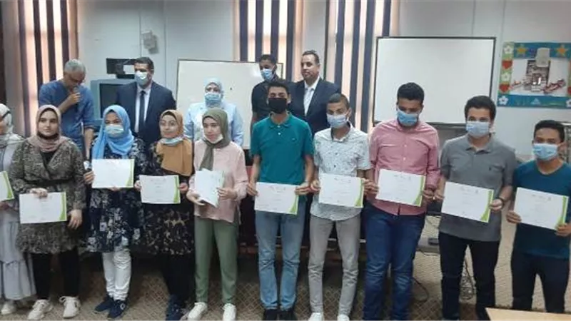 محافظ كفر الشيخ يهنئ الطلاب الفائزين بالمراكز الأولى جمهوري في مسابقة آيسف للعلوم والهندسة