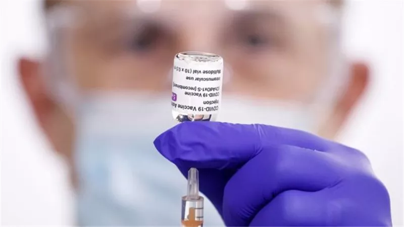عضو فريق تطوير لقاح كورونا بأمريكا يكشف حقيقة تسببه في الوفاة