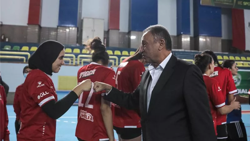الخطيب يهنئ فريق سيدات طائرة الأهلي على الفوز بكأس مصر
