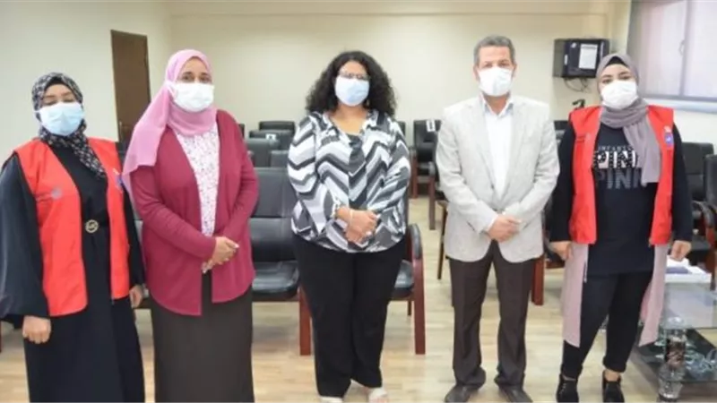 تطعيم أعضاء هيئة التدريس والموظفين بكلية التربية بالغردقة لقاح فيروس كورونا المستجد