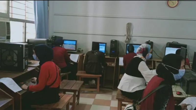 الجيار يتابع الامتحانات العملية والمعملية للدبلومات الفنية 2021