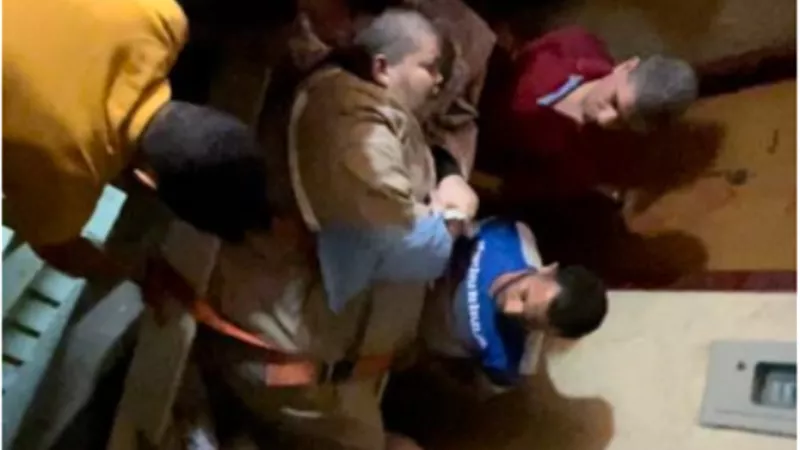 الانقاذ البرى بالقليوبية ينقل مريضا وزنه 270 كم بعد عجز الإسعاف عن إنزاله من مسكنه