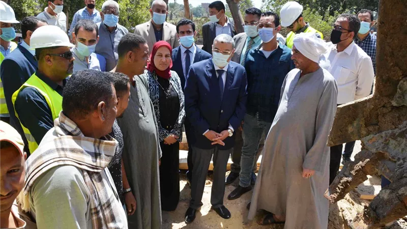 محافظ المنيا يتفقد اعمال مشروع حياة كريمة بقرى ابوقرقاص