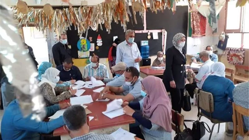 وكيل الوزارة ببنى سويف تتفقد لجنتى التقدير والنظام للشهادة الاعدادية