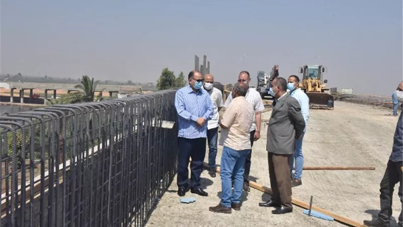 محافظ أسيوط يتفقد الأعمال الجارية بمشروع محور ديروط على النيل بتكلفة مليار و700 مليون جنيه