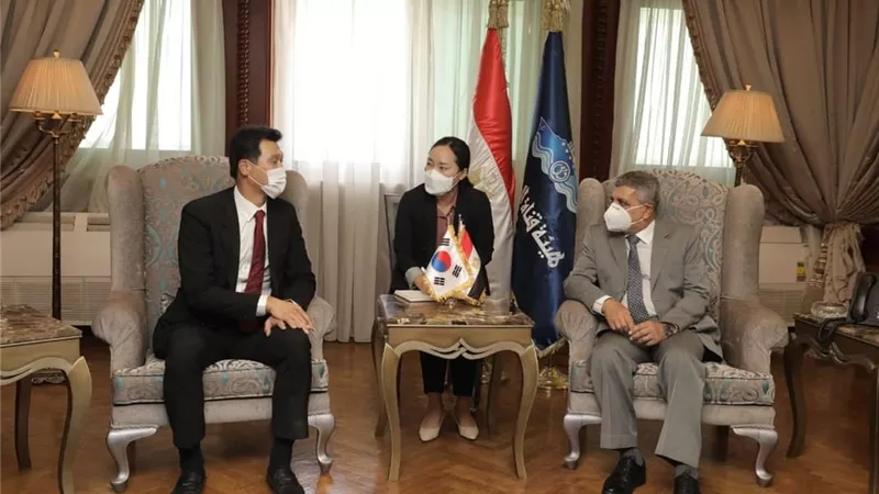 أسامة ربيع يبحث مع السفير الكوري الجنوبي التعاون في تطوير الترسانات والبنية التحتية