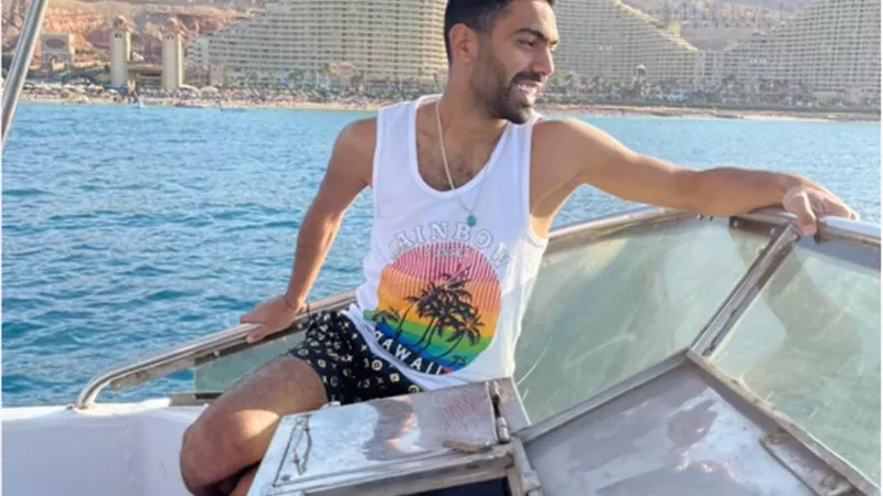 حسين الشحات يستجم فى العين السخنة قبل سفر الأهلى لتونس