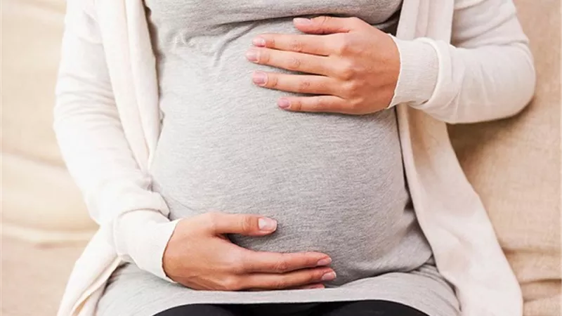 هل يجوز الولادة عند طبيب رجل؟ دار الإفتاء تجيب