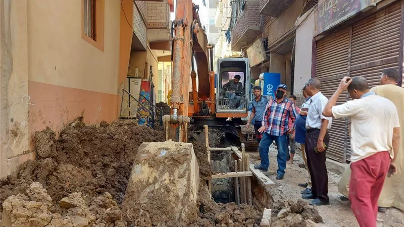 نصير يتفقد أعمال شبكات الصرف الصحى بإسنا جنوب الأقصر