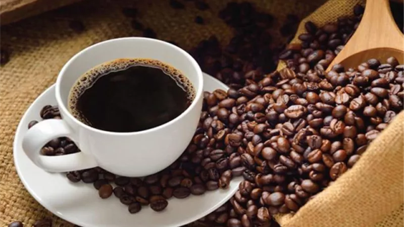استهلاك كميات كبيرة من الكافيين يهدد بمرض خطير