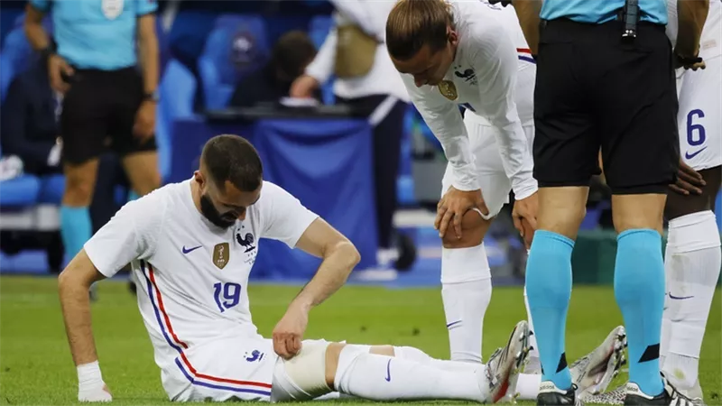قبل انطلاق كأس أمم أوروبا.. مدرب منتخب فرنسا يكشف حجم إصابة بنزيما