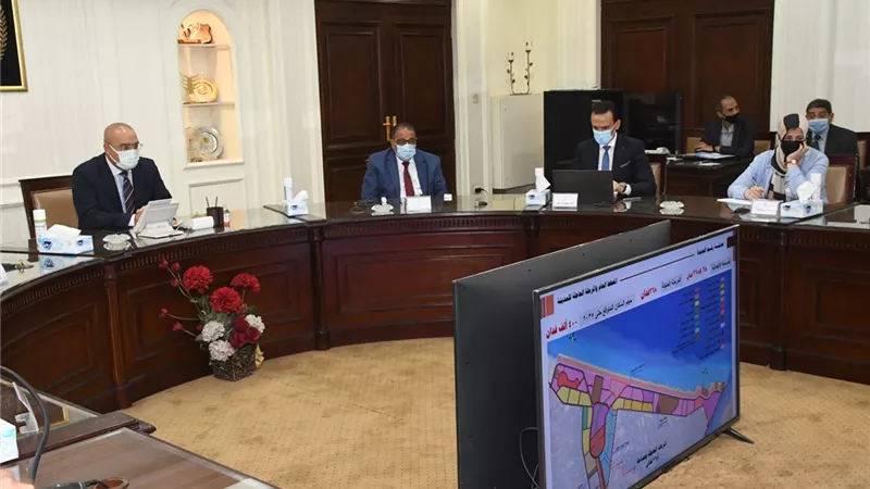 وزير الإسكان يتابع الموقف التنفيذى لمشروعات المرحلة العاجلة بمدينة رشيد الجديدة.. صور