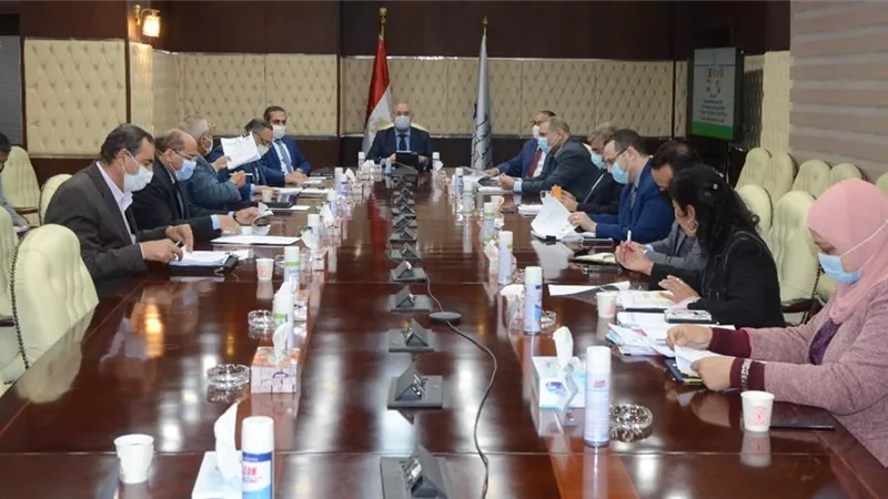 وزير الإسكان يبحث مع ممثلى جهات الدولة المختلفة سبل تعظيم الاستفادة من أراضى الدولة