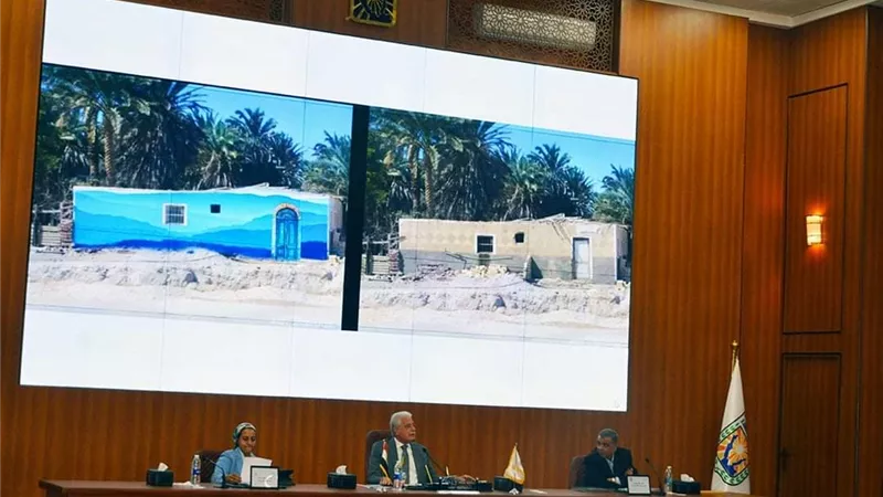 فوده يشيد بالنماذج الفنية لترميم وتجميل منازل قرية الجبيل