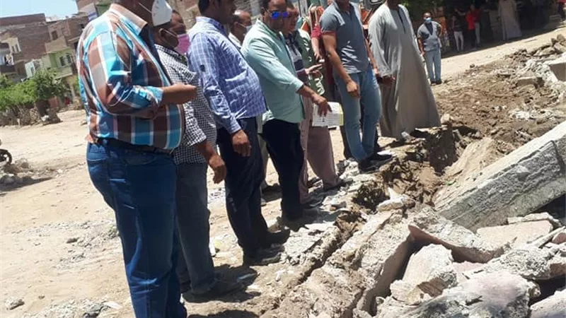 المعداوى يتابع ميدانيا اعمال ازالة الاشغالات بحي جنوب سمالوط