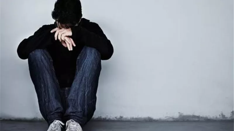 بالفيديو.. استشاري نفسي: المكتئب ينام بكثرة كنوع من الهروب
