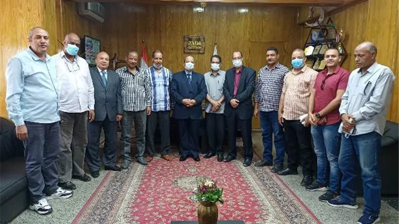 وكيل وزارة التعليم بقنا يلتقى رؤساء أقسام العلاقات العامة بالإدارات التعليمية
