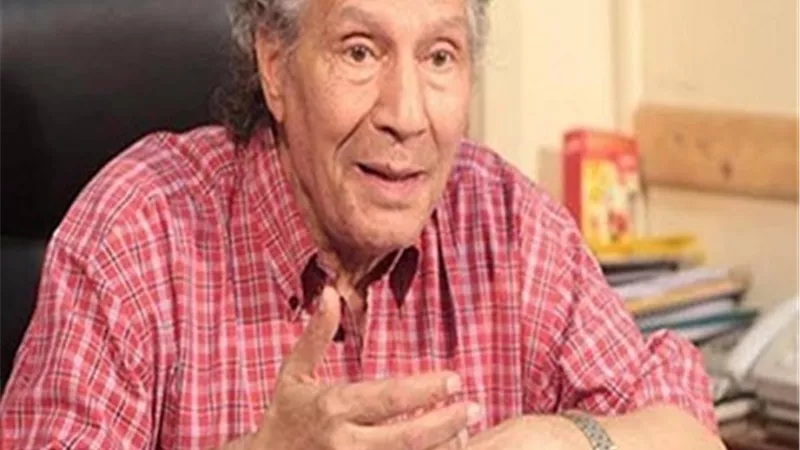 مسرح الجنوب يكرم د.سناء شافع فى حفل الختام
