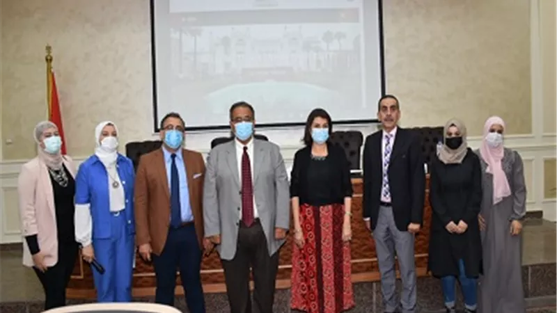 جامعة عين شمس تكرم الطلاب الوافدين الفائزين في مسابقة المواهب عبر الانترنت