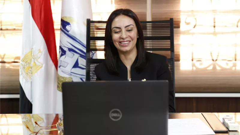 رئيسة القومي للمرأة تشارك في ملتقى 