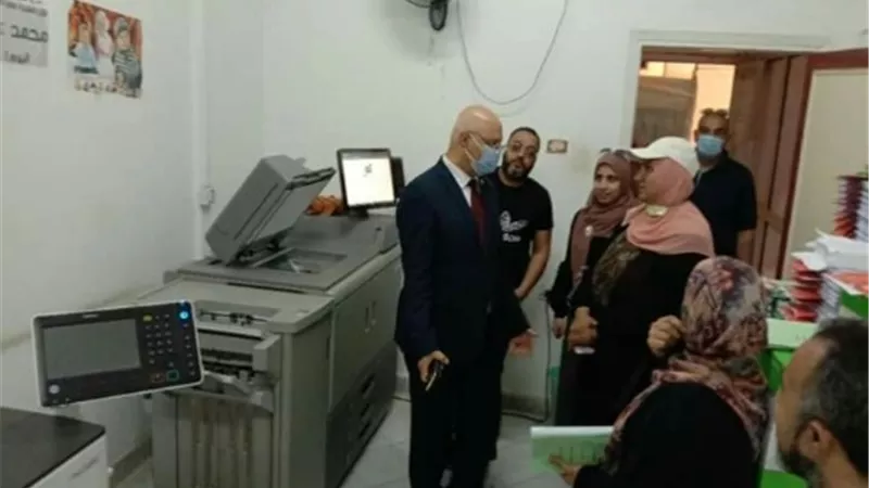 المشرف علي قطاع خدمة المجتمع بجامعة بنها يتفقد مركزي الاسنان والطبع والنشر