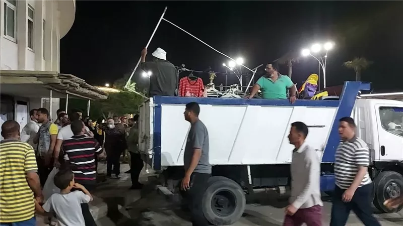 حملات مكثفة لرفع الإشغالات برأس البر
