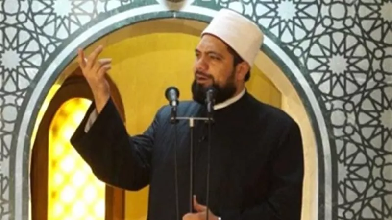 هل يجوز امامة الصبى الذى يبلغ 16 عام؟..الافتاء تجيب