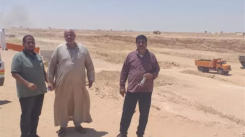 لجنه من الزراعة بمطروح تتفقد مسار مشروع ترعة الحمام لتقل مياة الصرف الزراعي