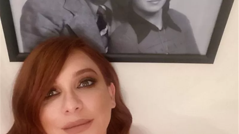 شاهد..سلاف فواخرجي مع صورة من الزمن الجميل